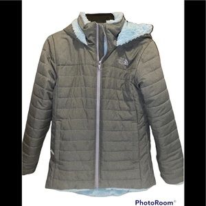 The North Face Girls' Reversible Mossbud Swirl Insulated Parka, gray/ice blue